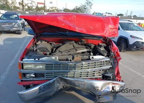 1998 Chevrolet C1500 Fleetside W/T z USA, uszkodzony, nr VIN 1GCEC14W2WZ262706